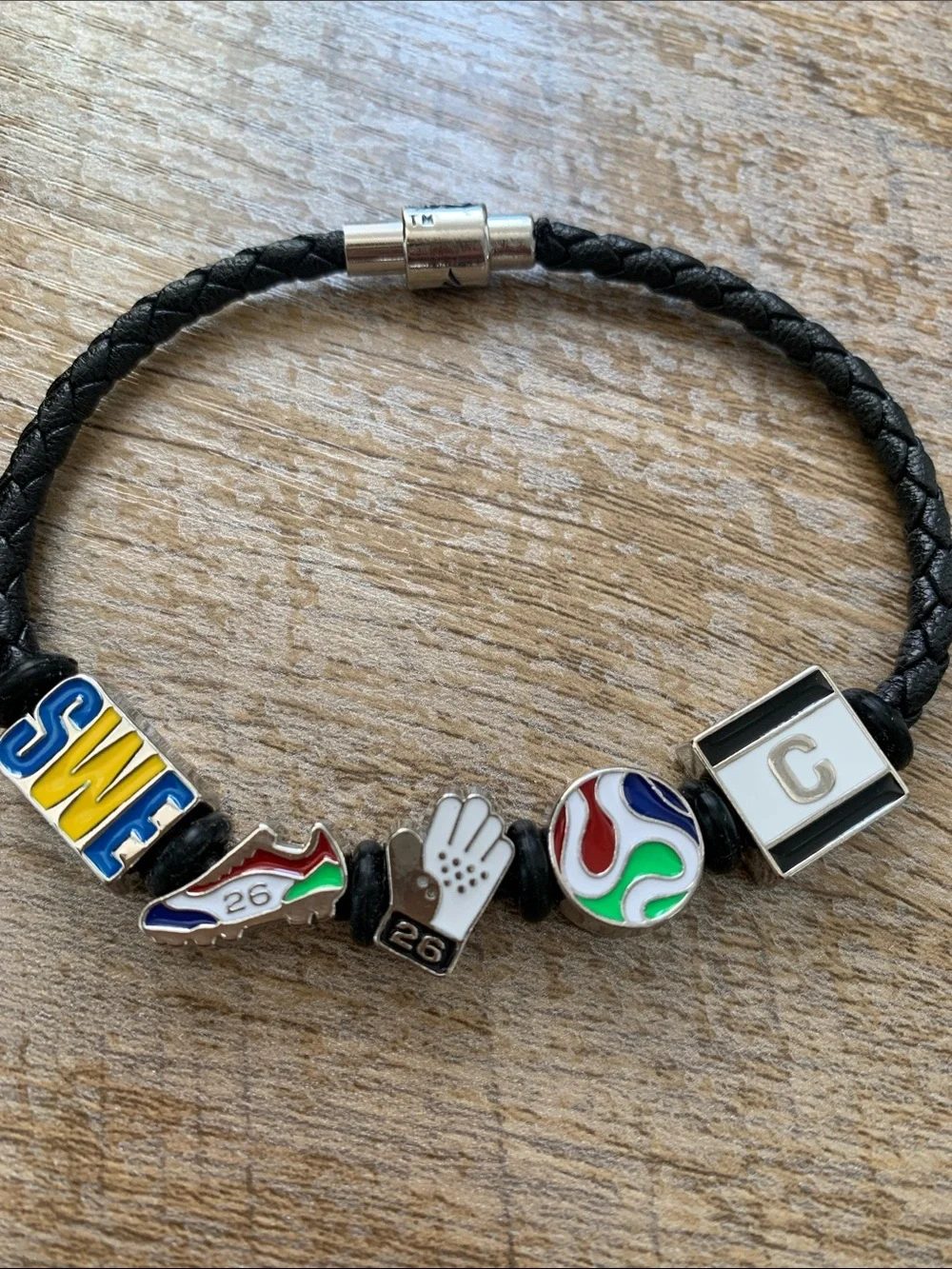 🆕- WORLD CUP GENUINE LEATHER CHARM BRACELET SWEDEN 🇸🇪 THEMED- BEADS